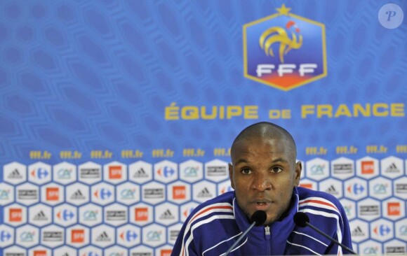 Eric Abidal, lors de la conférence de presse de l'équipe de France, en Afrique du Sud, le dimanche 13 juin.