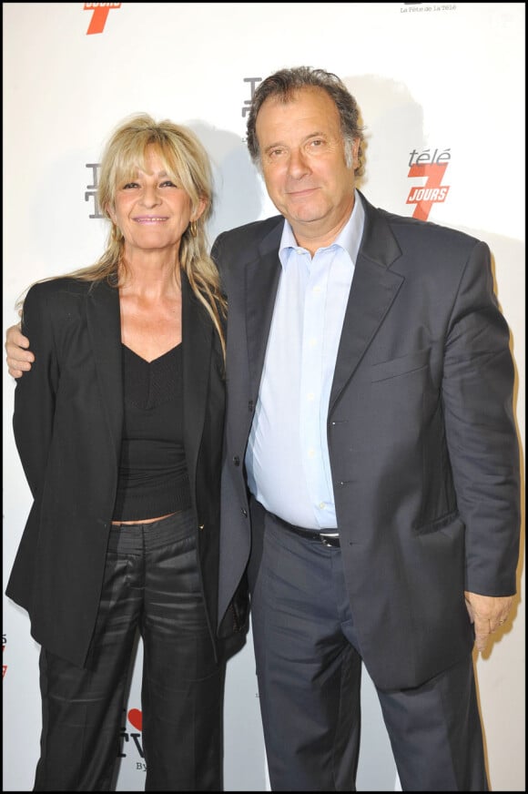 Daniel Russo et sa femme lors de la soirée de la télévision organisée par Télé 7 Jours à Paris le 15 juin 2010