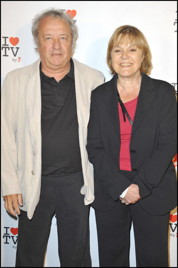 Marie-Laure Augry et son mari lors de la soirée de la télévision organisée par Télé 7 Jours à Paris le 15 juin 2010