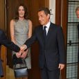 Nicolas Sarkozy et Carla Bruni à Londres pour le 70e anniversaire de l'appel du 18 juin. Ici avec le Prince Charles, dans l'ancien quartier général du chef de la France libre. 
