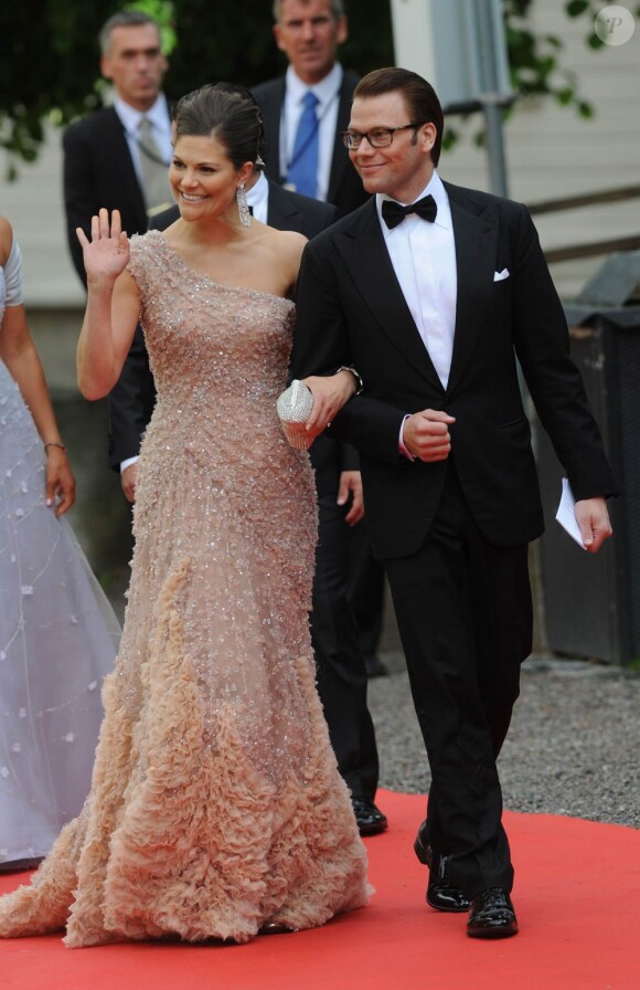 Albert II de Monaco et Charlene Wittstock prenaient part, le vendredi 18 juin 2010, au banquet et au gala donné en l'honneur du mariage de Victoria de Suède et Daniel Westling (en photo), célébré le lendemain.