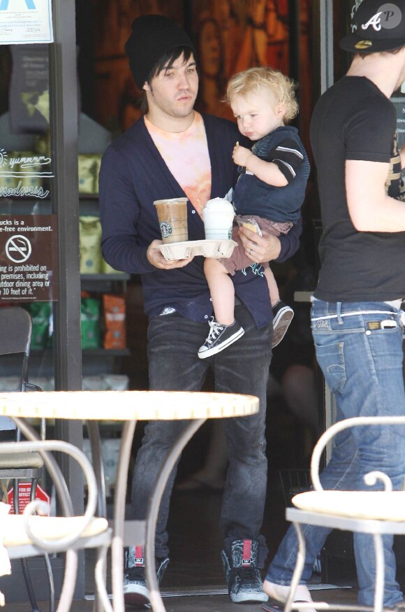 Pete Wentz et son fils Bronx Mowgli à Beverly Hills, le 18 juin 2010