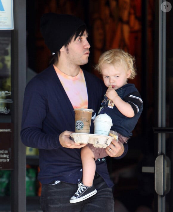 Pete Wentz et son fils Bronx Mowgli à Beverly Hills, le 18 juin 2010