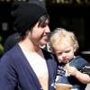 Pete Wentz et son fils Bronx Mowgli à Beverly Hills, le 18 juin 2010
