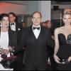 Albert Grimaldi et Charlene Wittstock au Bal de la Rose, le 28 mars 2009. Caroline de Monaco est à leurs côtés !
