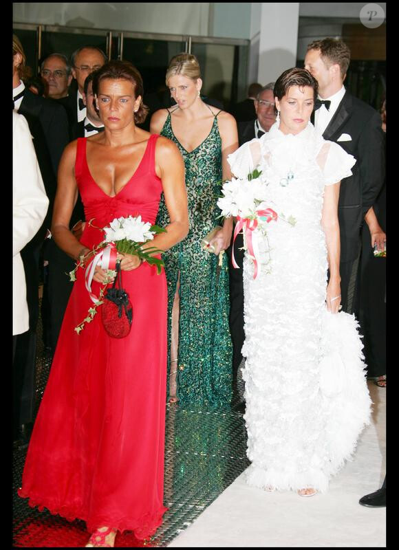 Charlene Wittstock, Stéphanie de Monaco et Caroline de Monaco au gala de la Croix-Rouge 2006.