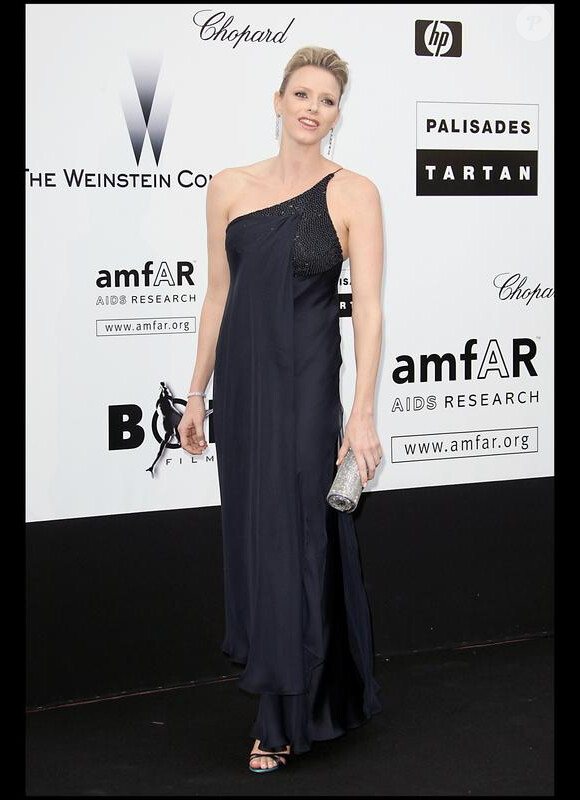 Charlene Wittstock : pour le gala de l'amfAR 2009, elle a succombé à la robe asymétrique.