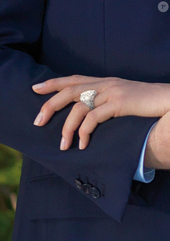 Charlene Wittstock et Albert annoncent leurs fiançailles le 23 juin 2010. Quelle bague !