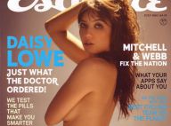 La très sexy Daisy Lowe, topless et en transparence : un plaisir pour les yeux...