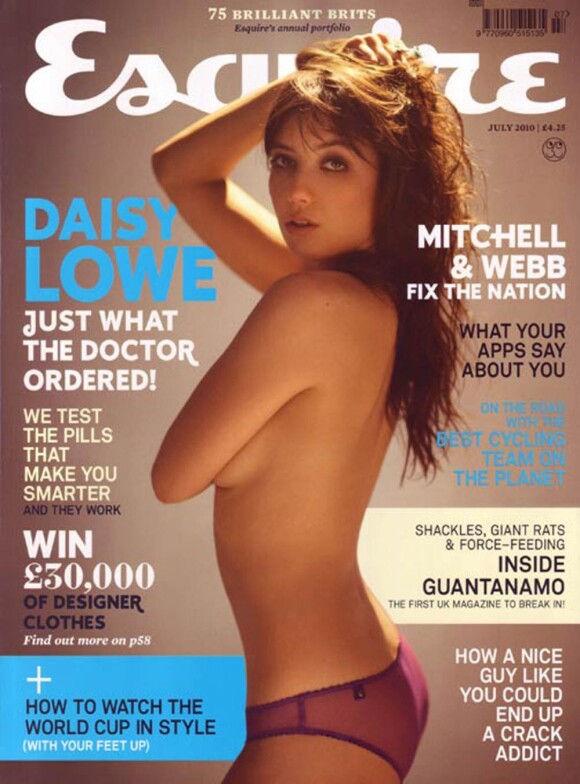Daisy Lowe, ravissante et sexy, en couverture du numéro de juillet 2010 de l'édition britannique du magazine Esquire.