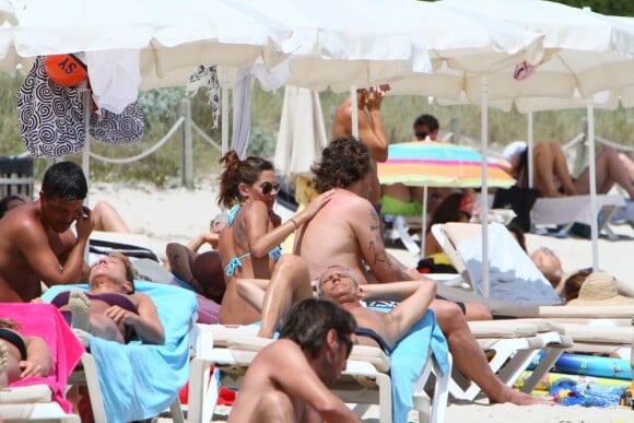 L'ancien champion de football italien Christian Vieri et sa sublime Melissa Satta, en vacances à Formentera, le 24 juin 2010.