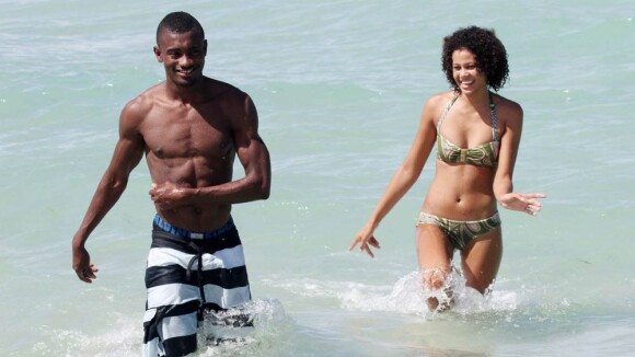 Après l'élimination en Coupe du Monde, Salomon Kalou s'amuse comme un fou avec sa beauté à Miami !