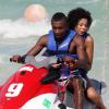 Le champion de foot ivoirien Salomon Kalou et sa superbe girlfiend Najah Wakil, lors de leurs vacances à Miami Beach, le 30 juin 2010.