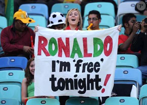 Une spectatrice supporte Cristiano Ronaldo durant le match Espagne-Portugal durant la Coupe du  Monde en Afrique de Sud en juin 2010