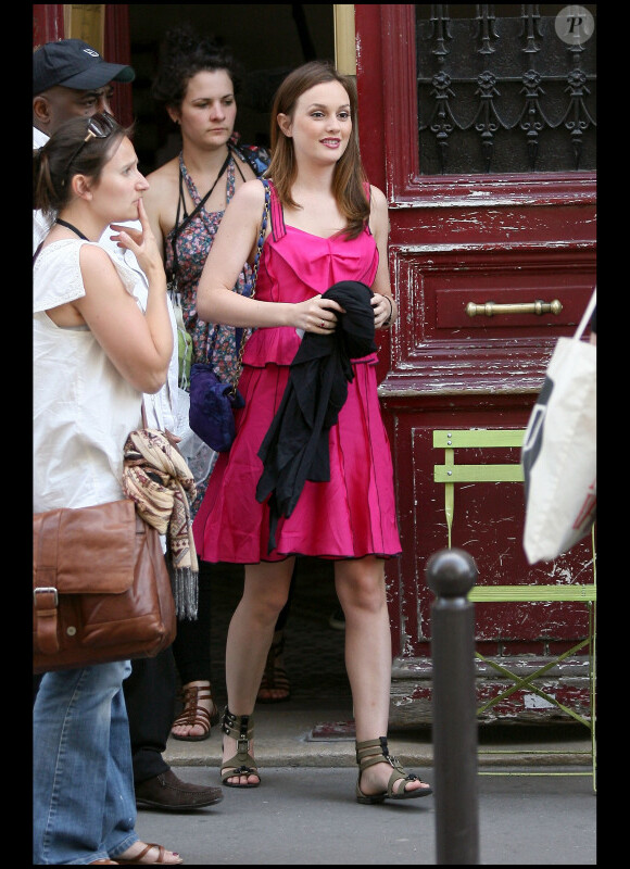 Leighton Meester sur le tournage de Gossip Girl à Paris, le 6 juillet 2010
