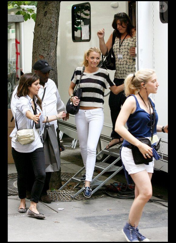 Blake Lively sur le tournage de Gossip Girl à Paris, le 6 juillet 2010