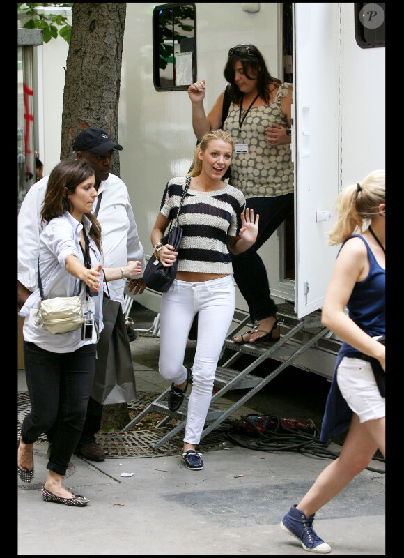Blake Lively sur le tournage de Gossip Girl à Paris, le 6 juillet 2010