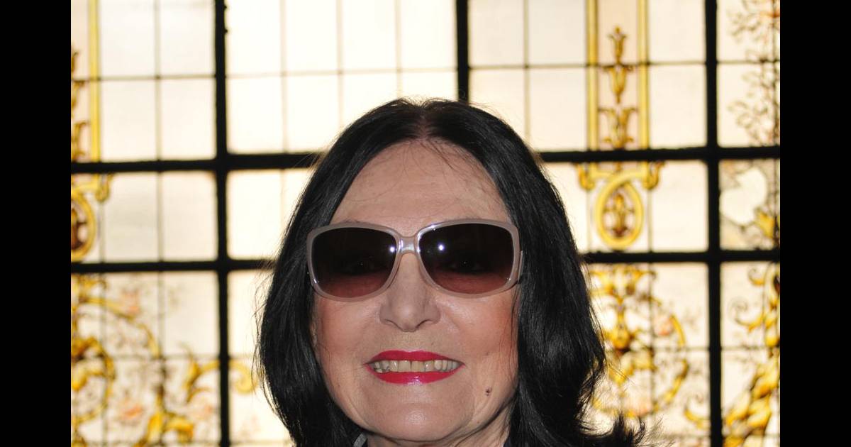 Quel Est L âge De Nana Mouskouri Nana Mouskouri lors du défilé Jean-Paul Gaultier le 7/07/07 à Paris