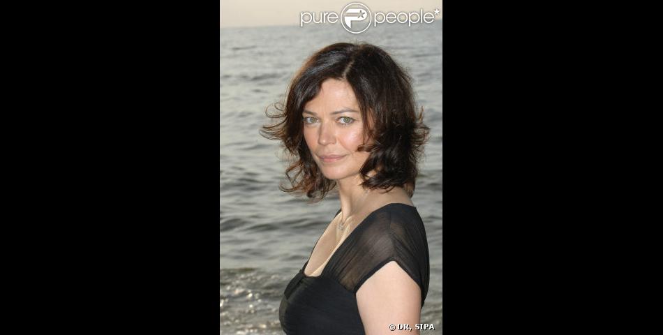 marianne denicourt s engage aux cotes de l association afghanistan demain qui construit des ecoles et part faire un reportage pour denoncer les conditions des f purepeople