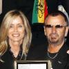 Barbara Bach et Ringo Starr qui reçoit son étoile à Hollywood, le 8 février 2010
