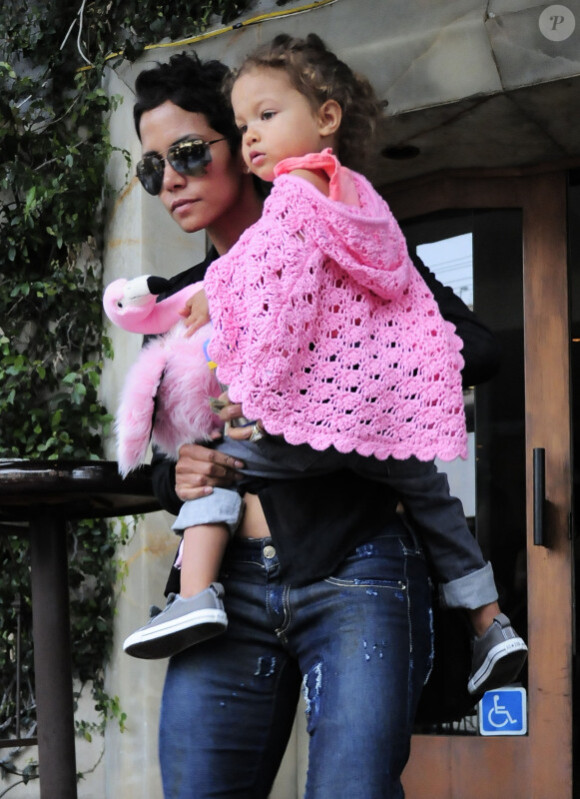 Halle Berry et son adorable petite Nahla à Los Angeles le 8 juillet 2010