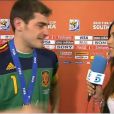Iker Casillas est interviewé par sa douce Sara après la finale de la Coupe du monde 2010, le 11  juillet.
