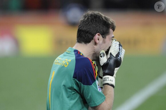 Iker Casillas est très ému lors de la finale de la Coupe du monde 2010, le 11  juillet.