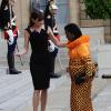 Carla Bruni, très élégante en robe noire, reçoit les épouses des présidents africains. Paris, le 13 juillet 2010