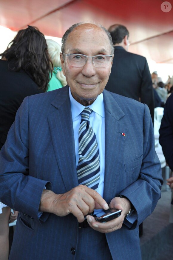 Serge Dassault assiste au défilé du 14 juillet 2010.