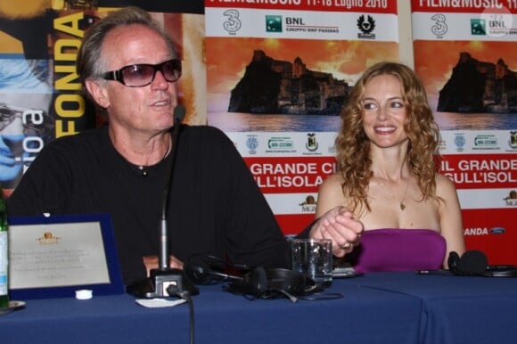 Heather Graham et Peter Fonda lors du festival du film et de la musique d'Ischia, le 15 juillet 2010 en Italie