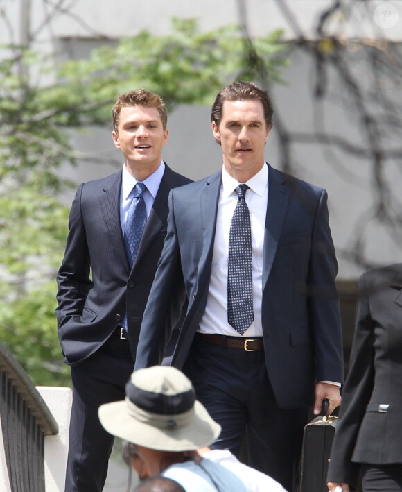 Matthew McConaughey et Ryan Phillippe sur le tournage du film The Lincoln Lawyer le 16 juillet 2010 à Los Angeles