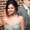 Lorsque Selena Gomez enfile une jupe Valentino et un top Colette Dinningan, on ne penserait pas qu'elle a seulement 18 ans !