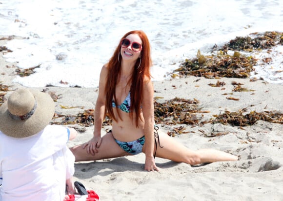 Phoebe Price se montre sur la plage à Los Angeles