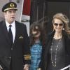 John Travolta, Kelly Preston et leur fille Ella arrivent en Afrique du Sud, le 15 juin 2010