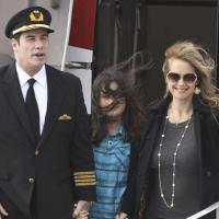 John Travolta : Sa femme Kelly Preston, enceinte, resplendit auprès de leur ami Steven Spielberg !