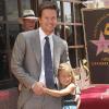Mark Wahlberg lors de la remise de son étoile sur le Walk of Fame à Hollywood le 29 juillet 2010 : il pose avec l'aînée de ses enfants, Ella