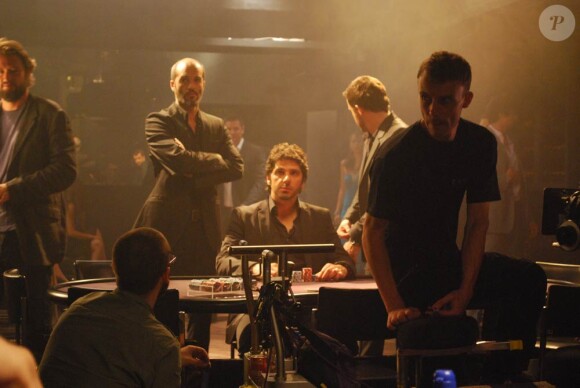 Nuit du 26 juillet 2010, à Paris : Patrick Fiori tourne, sous la direction de Patrice Laffont, le clip de Peut-être que peut-être, premier single de son nouvel album. Et devient acteur d'une histoire d'amitié...
