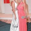 Vendredi 30 juillet 2010, Albert de Monaco, avec sa fiancée Charlene et sa soeur Stéphanie, présidait le 62e gala de la Croix-Rouge Monégasque. Victoria Silvstedt y assistait, et a pris la pose avec Melissa Corken.