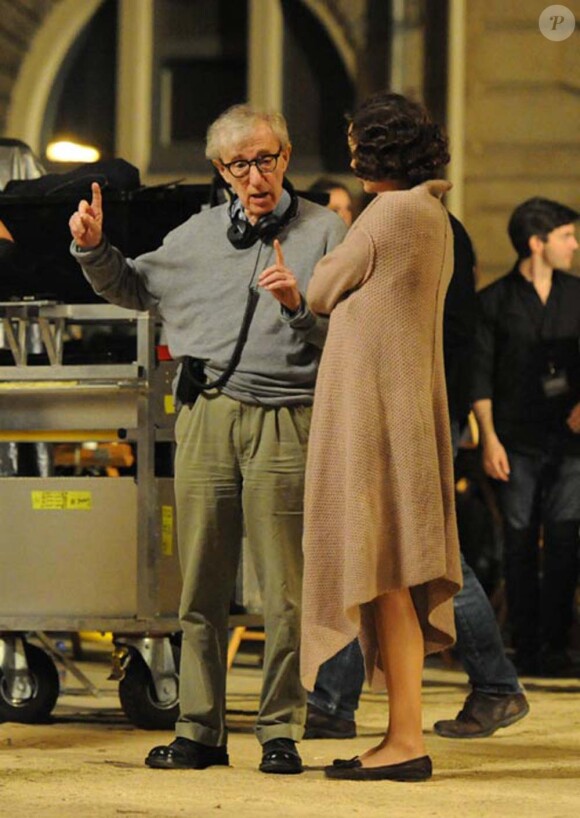Marion Cotillard et Owen Wilson sur le tournage de Midnight in Paris de Woody Allen, le 27 juillet 2010