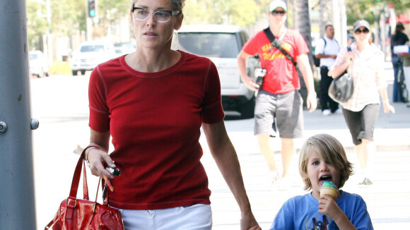 Sharon Stone : De sortie avec son fils, elle est pas chouette avec ses lunettes ?