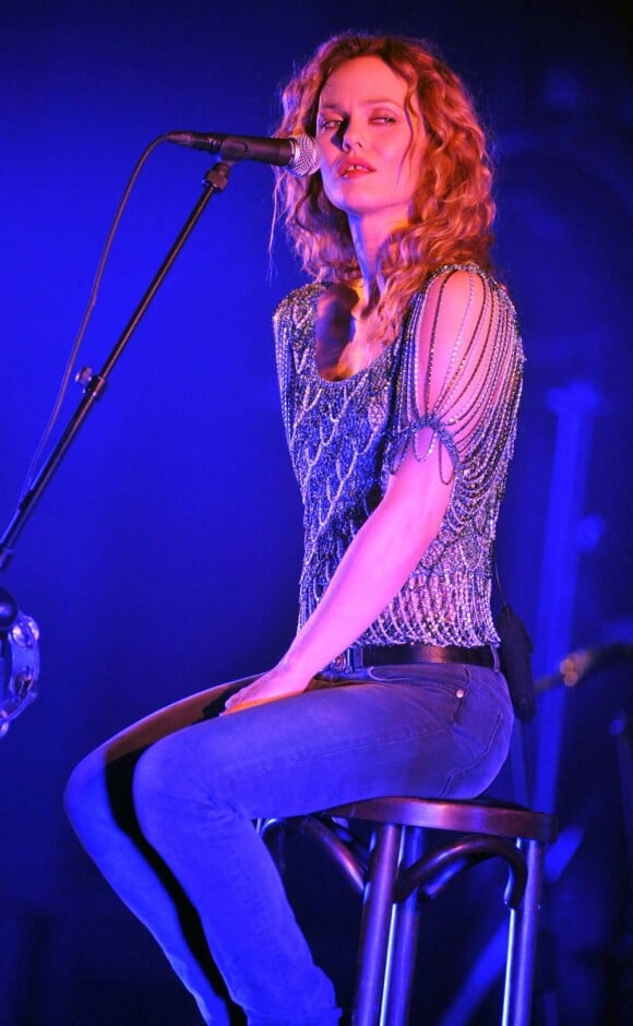 Vanessa Paradis en concert acoustique à Bruxelles, le 23 juin 2010