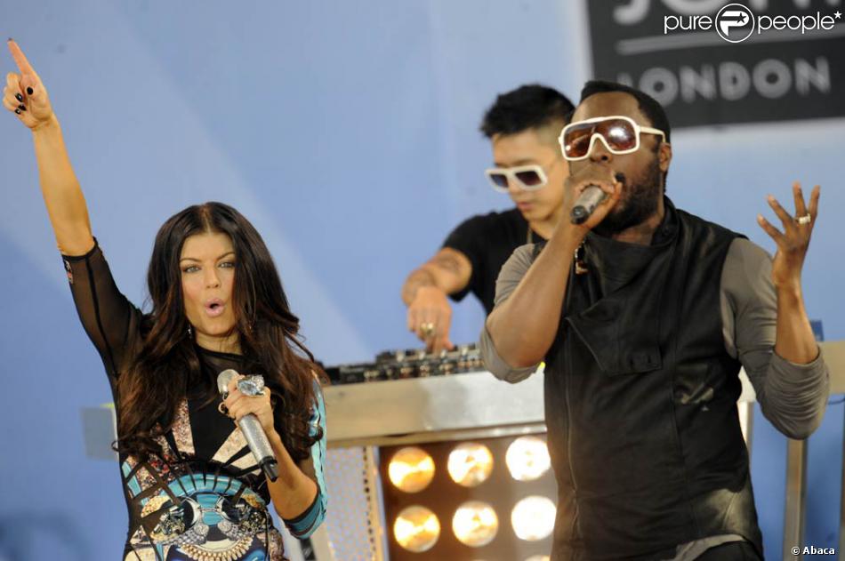 Les Black Eyed Peas en concert dans Good Morning America, à New York, le 30 juillet 2010