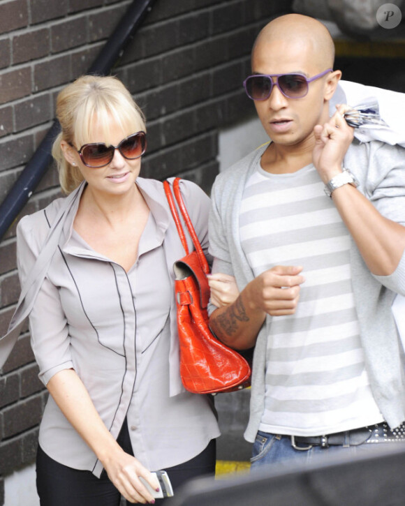 Emma Bunton et son boyfriend Jade Jones sortent d'un studio de télévision, à Londres, lundi 2 août.