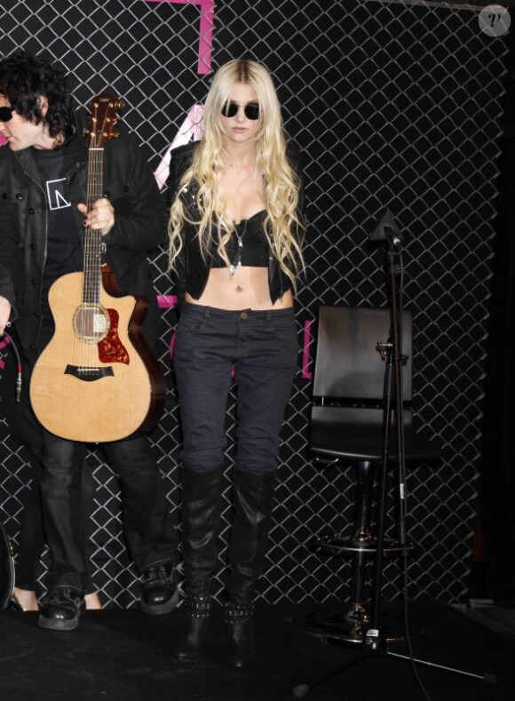 Taylor Momsen lors du lancement de Material Girl dans le grand magasin Macy's à New York, le 3 août 2010