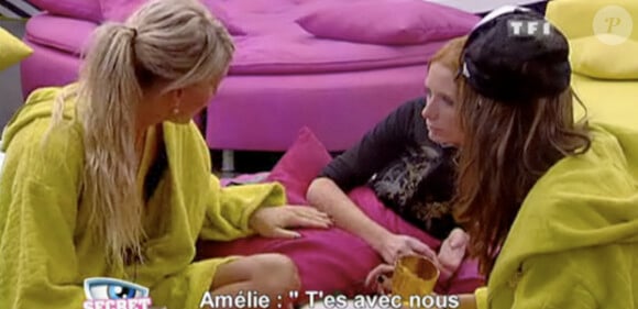 Amélie et Julie tentent d'apprivoiser Chrismaëlle dans Secret Story 4
