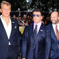 Sylvester Stallone, Jason Statham et Dolph Lundgren en guerre... avant une soirée glamour devant le Tout-London !