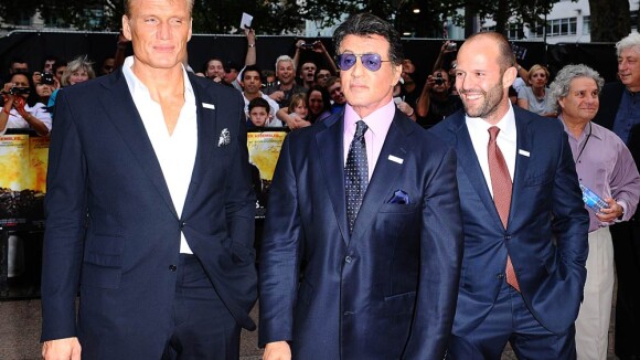 Sylvester Stallone, Jason Statham et Dolph Lundgren en guerre... avant une soirée glamour devant le Tout-London !
