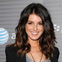 Quand la superbe Shenae Grimes de "90210" fait ses débuts de chanteuse, et plus encore...