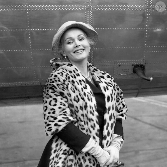 La fameuse socialite Zsa Zsa Gabor, aujourd'hui âgée de 93 ans, défraie la chronique par ses problèmes de santé...