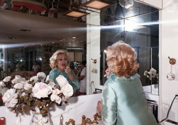 La fameuse socialite Zsa Zsa Gabor, aujourd'hui âgée de 93 ans, défraie la chronique par ses problèmes de santé...